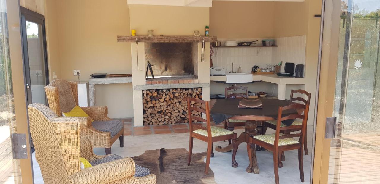 Avani Lodge Private Nature Reserve Botrivier Extérieur photo